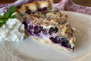 Blueberry Sour Cream Pie w/Pecan Crumble