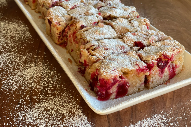 Winter Cranberry Cake