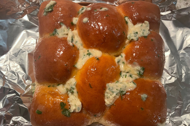Japanese Milk Bread Rolls w/Garlic Herb Butter