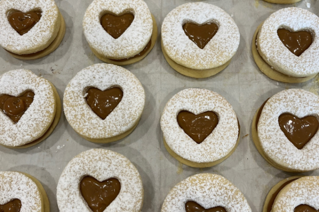 Shortbread Dulce de Leche Cookies