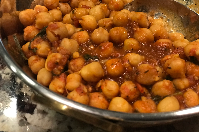 Chickpeas with Tomato Curry