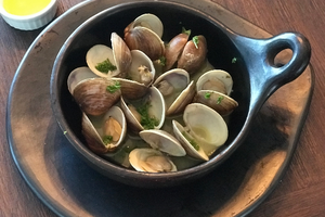 Steamed Clams with Garlic