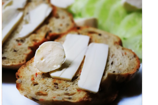 Toasted Almond Brie Toasts